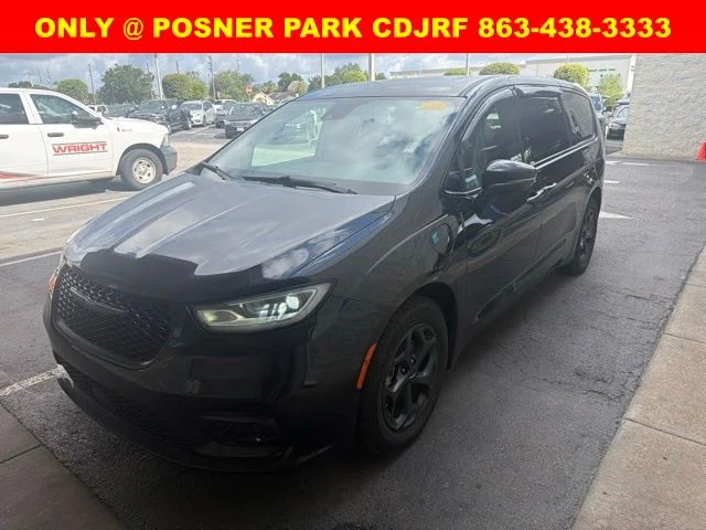 Used 2022 Black Chrysler Limited image 11