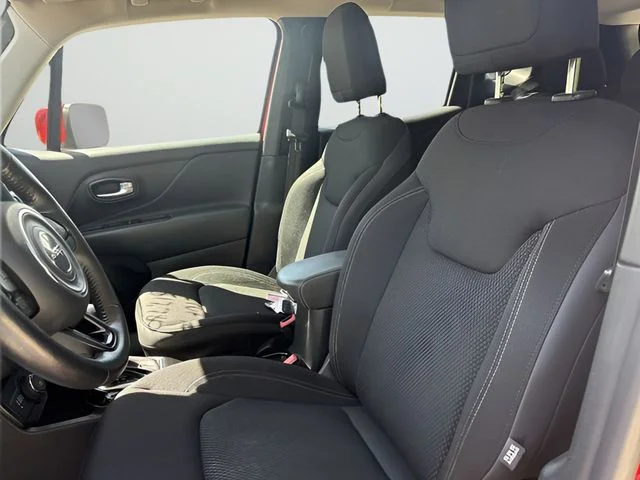 Used 2022 Red Jeep Latitude image 13