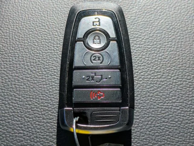 New 2026 Agate Black Metallic Ford XLT image 29