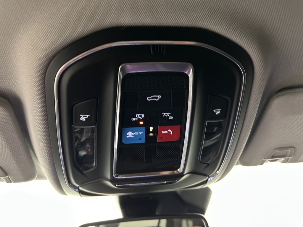 Used 2021 White Jeep Laredo image 30