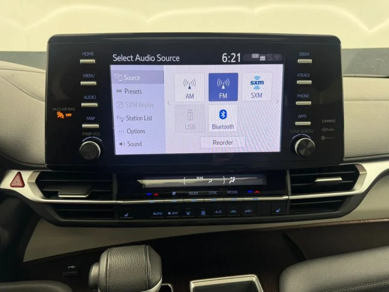 Used 2023  Toyota XLE Minivan 4D image 20