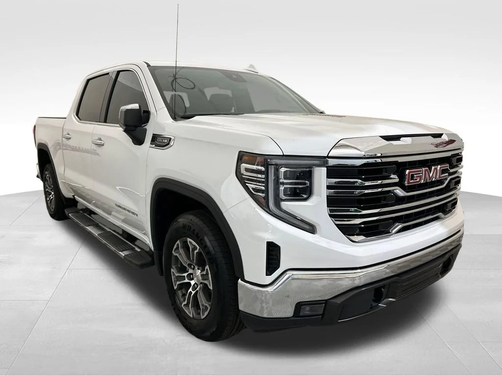 Used 2025 Summit White GMC SLT image 9