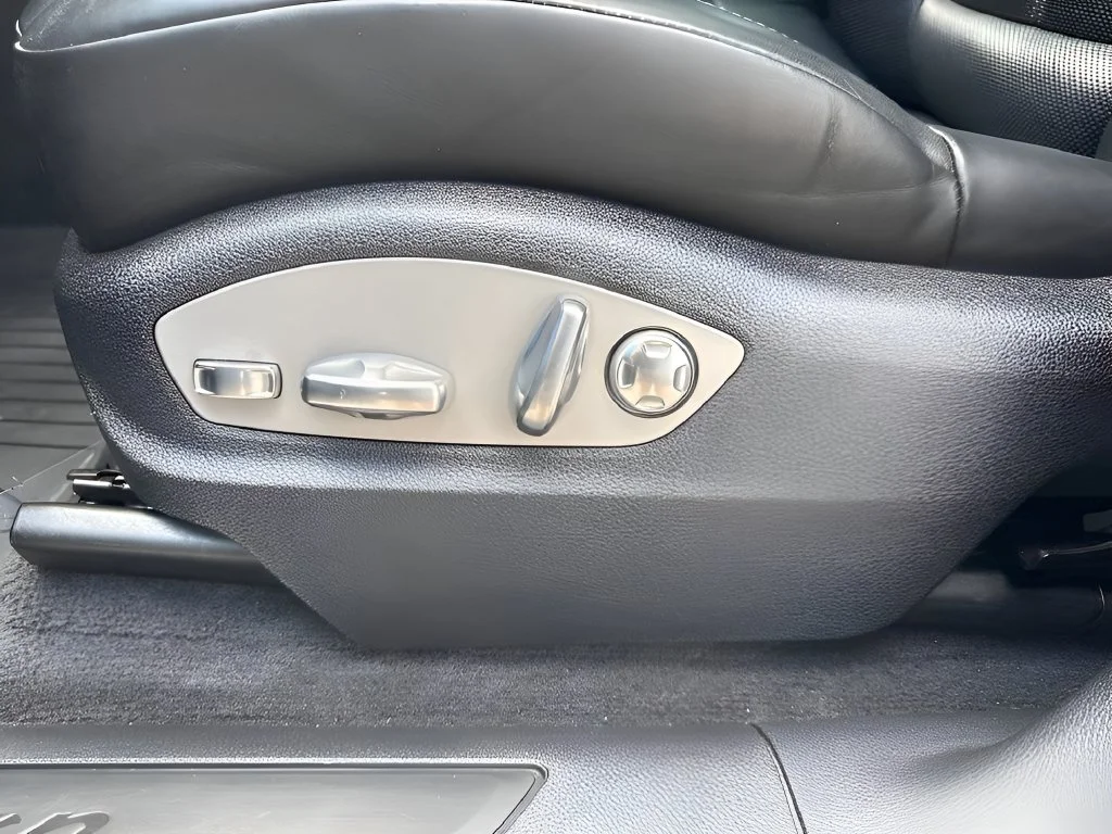 Used 2023  Porsche  image 23