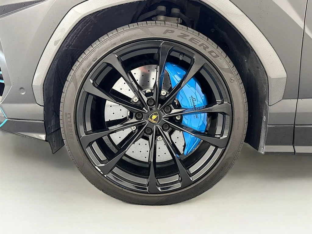 Used 2022 Black Lamborghini  image 33