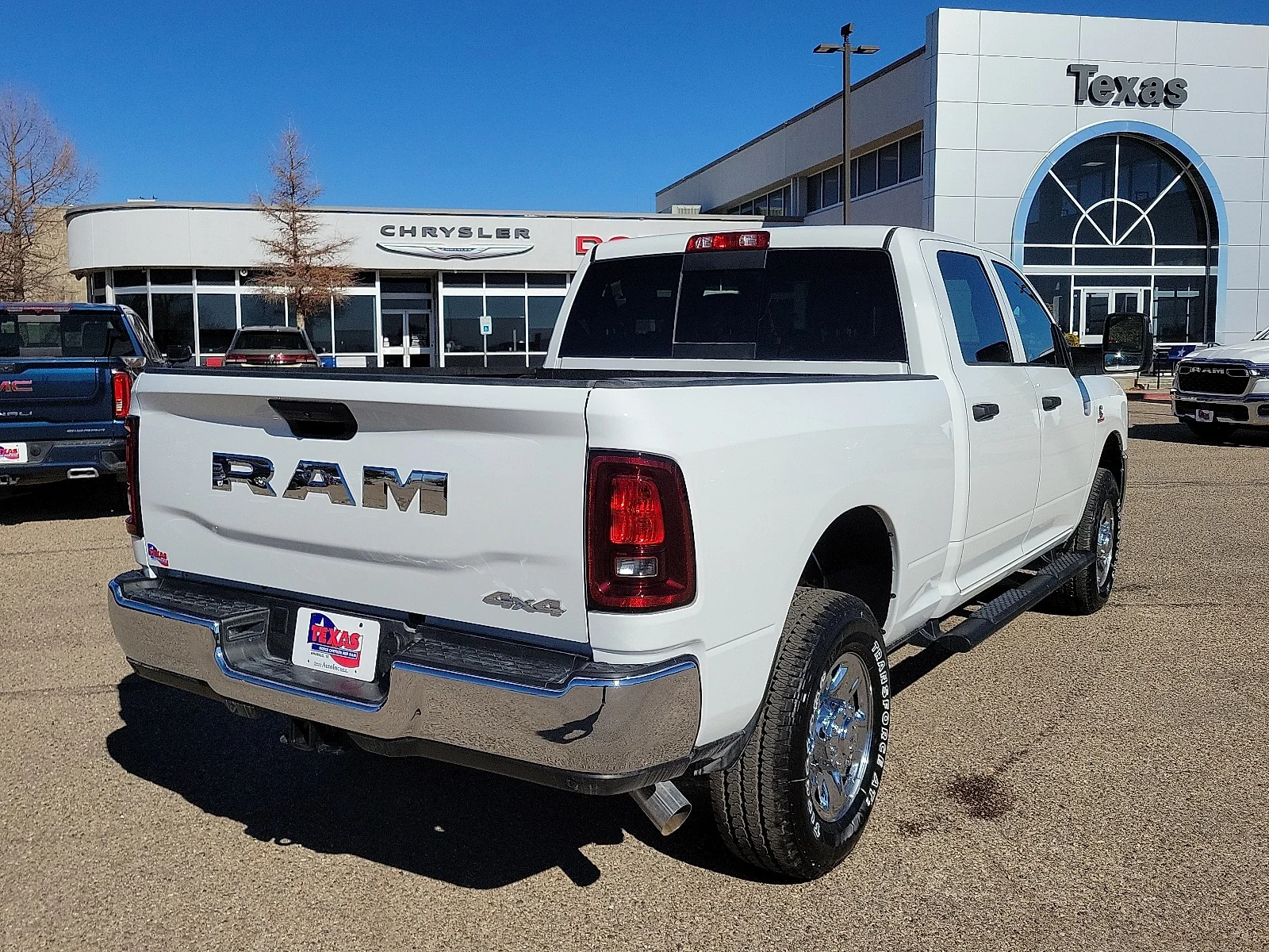 New 2026 PW7 Bright Whit Ram TRADESMAN CREW CAB 4X4 6