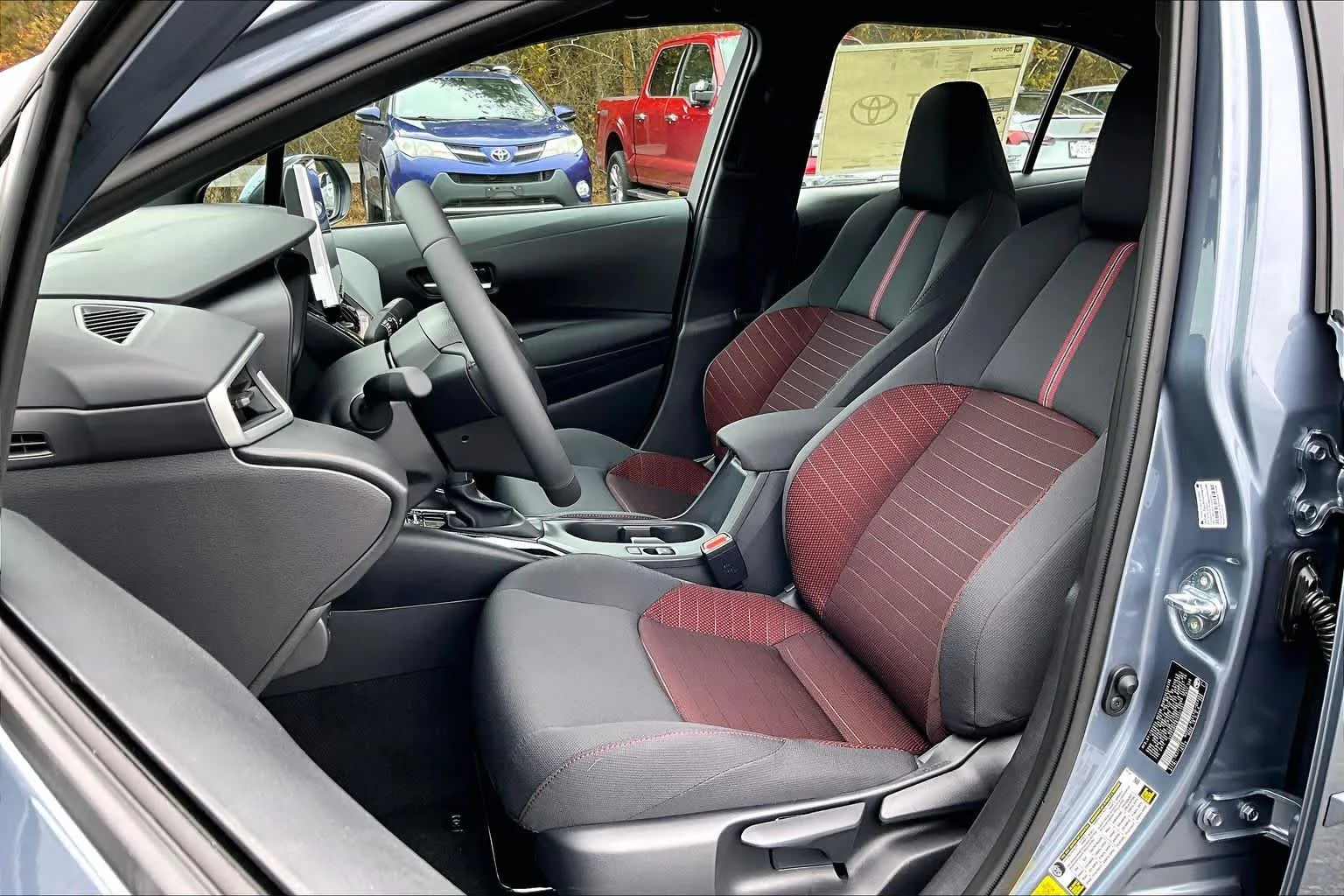 2026 Toyota Corolla SE - Photo 9