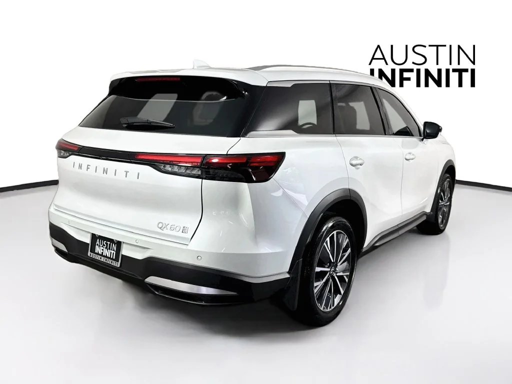 Certified Used 2027 White INFINITI LUXE image 10