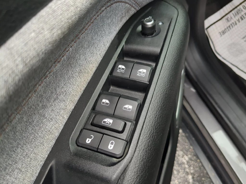 Used 2022 Gray Jeep Latitude Lux image 19