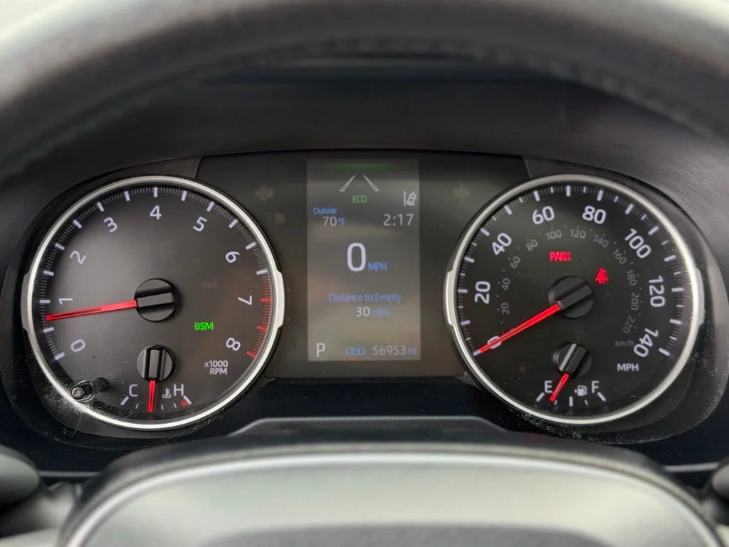 Used 2021 Silver Toyota XLE image 14