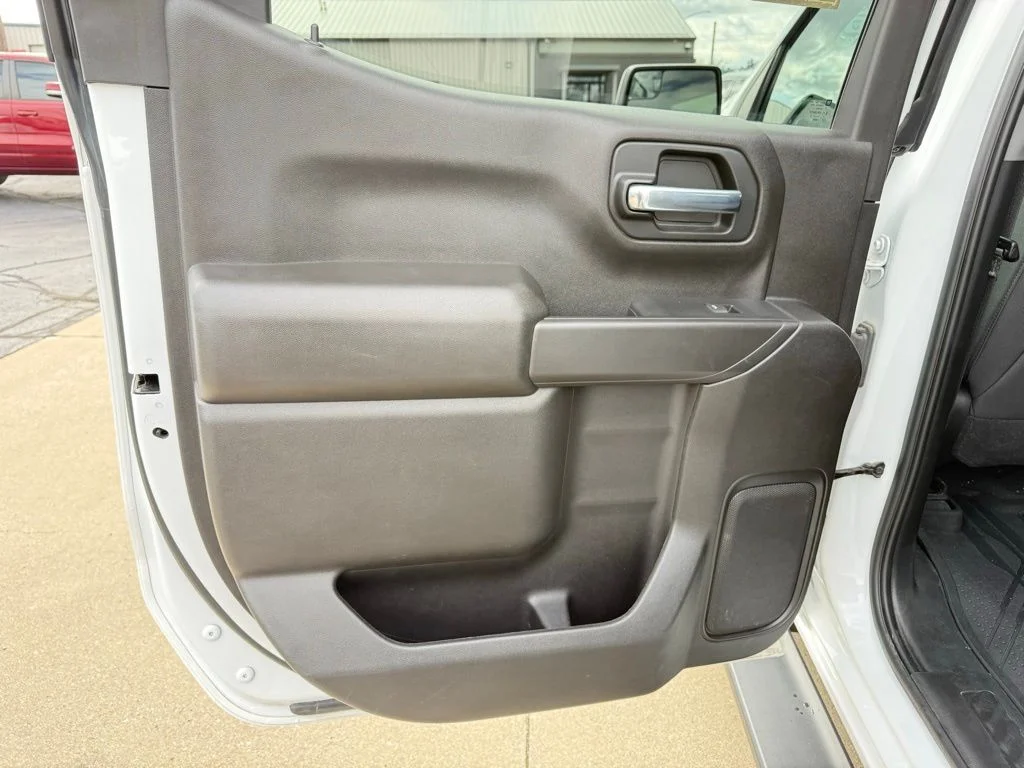 Used 2022  Chevrolet Custom image 25