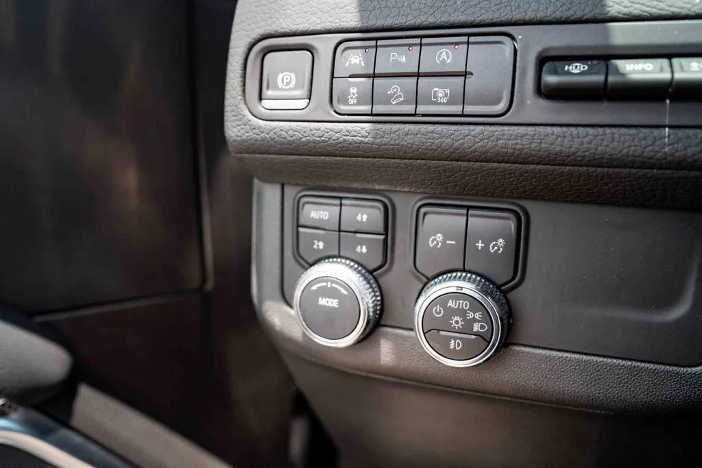 Used 2024 Black GMC Denali image 13