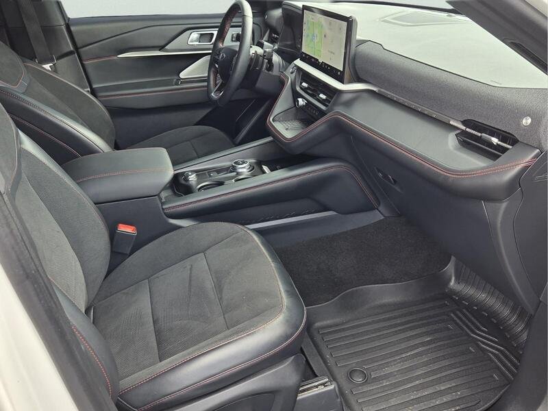 Used 2025 White Metallic FORD ST 4WD image 20
