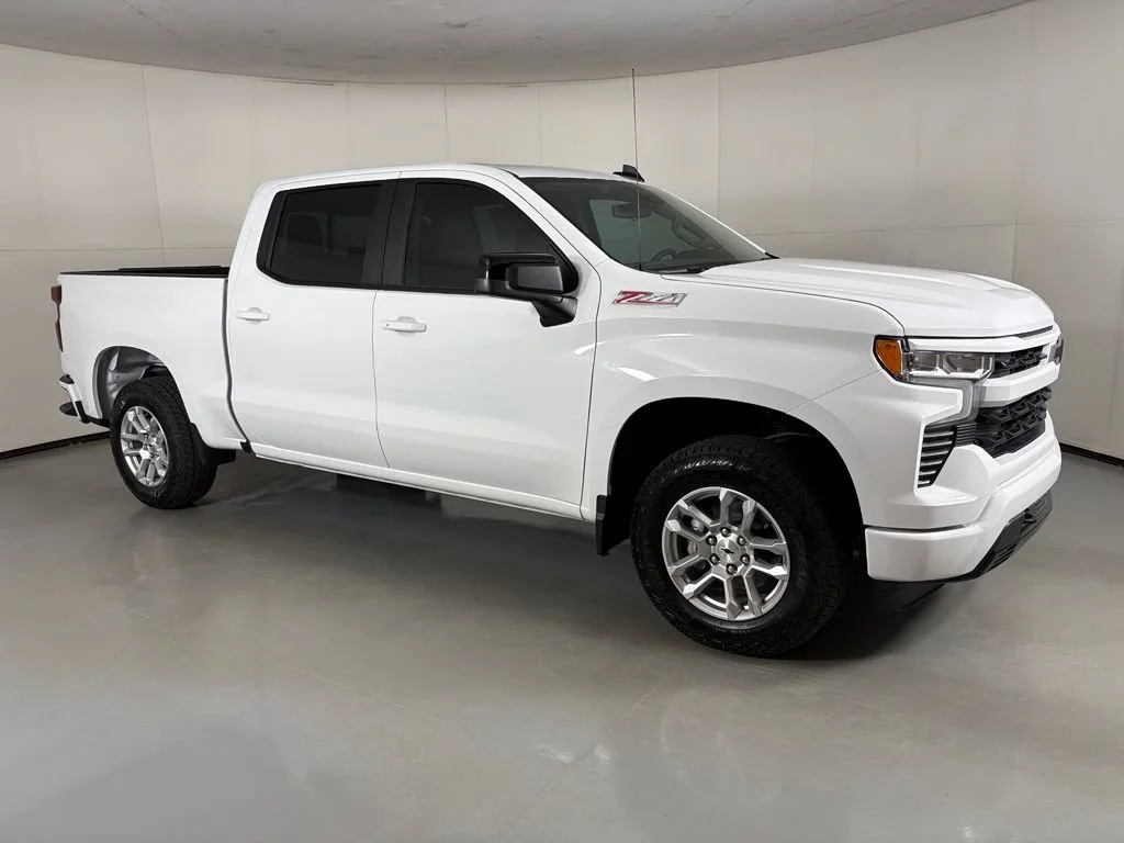 New 2026 Summit White Chevrolet RST image 11