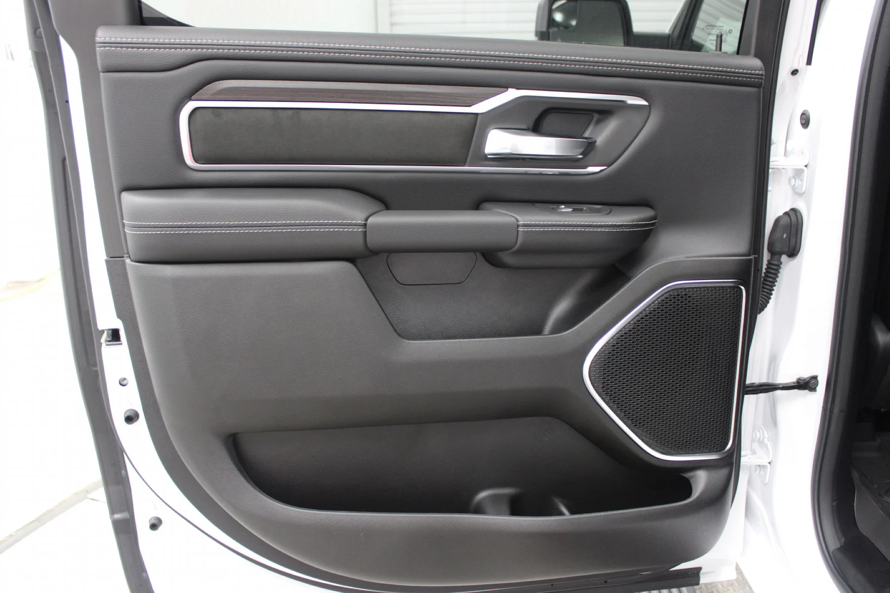 2026 RAM 1500 Laramie - Photo 18