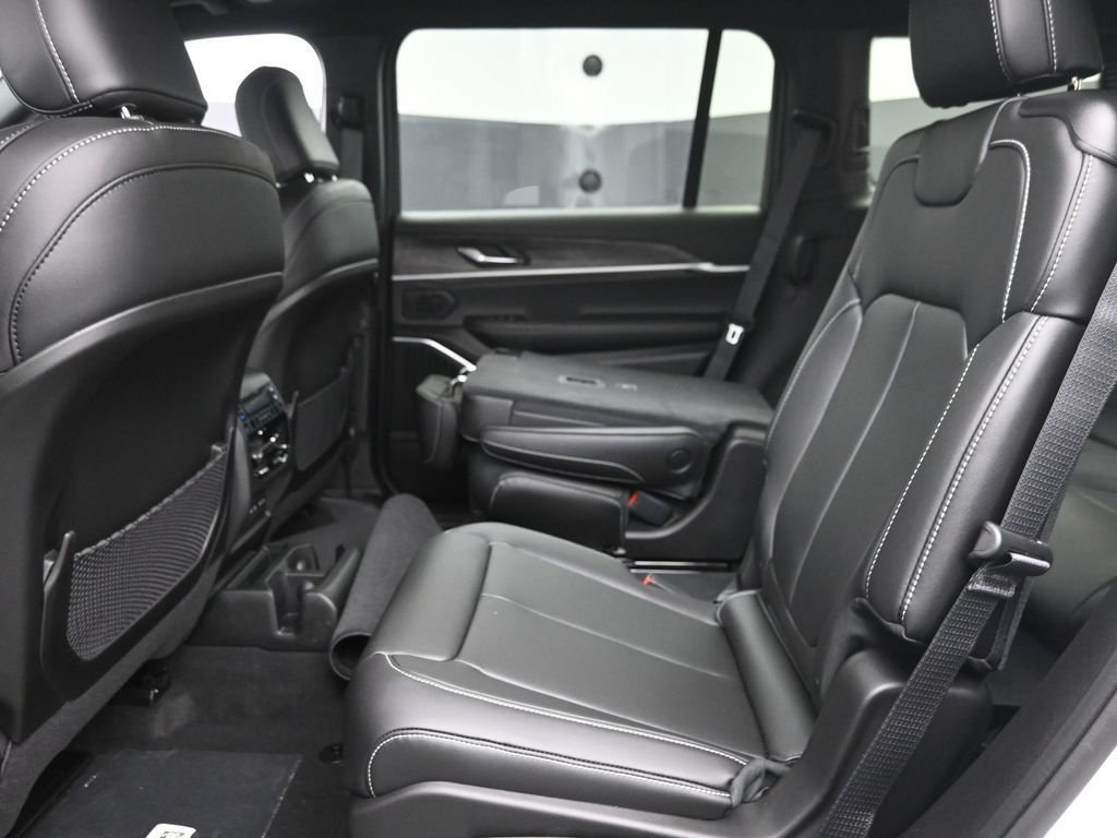 New 2026 Bright White Clear-Coat Exterior Paint Jeep Limited image 14