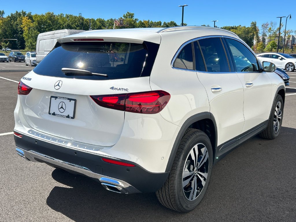 New 2026 Polar White Mercedes-Benz GLA 250 image 8