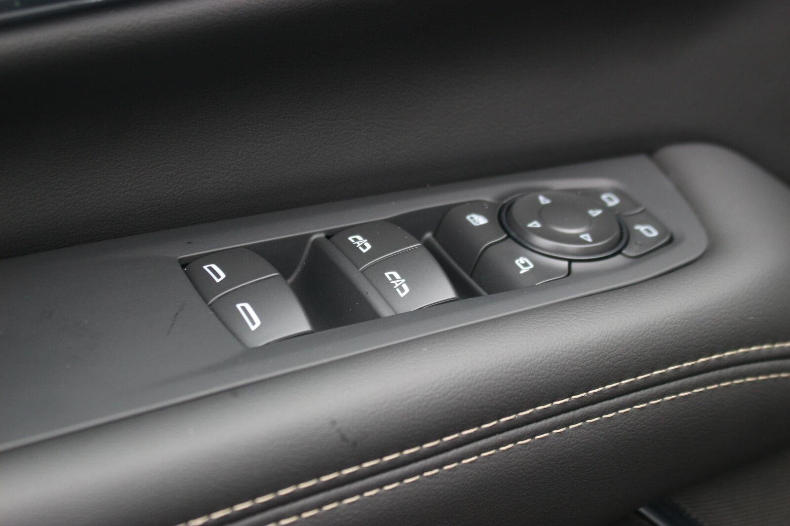 Used 2026 Onyx Black GMC Elevation image 18