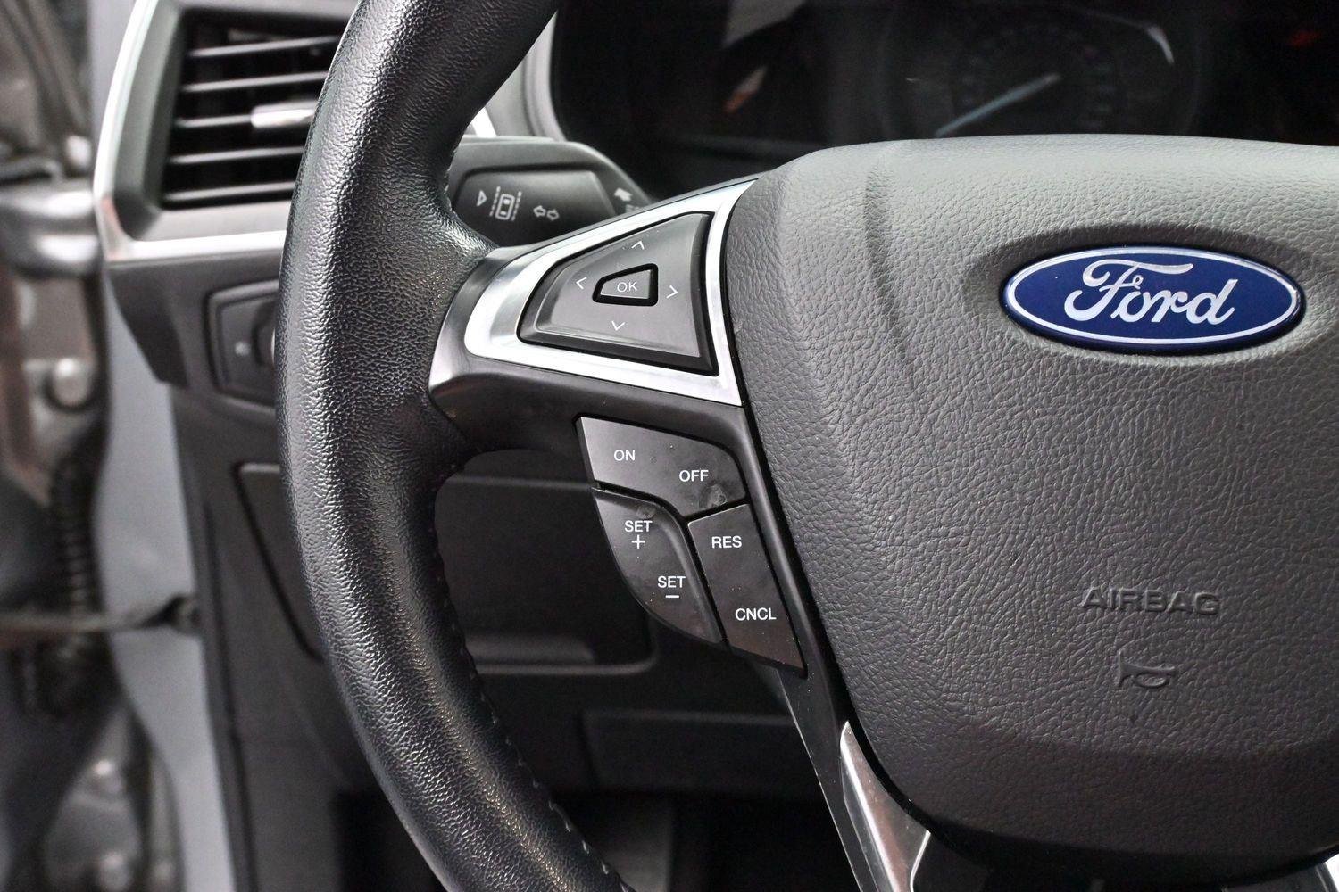 Used 2022 Iconic Silver Ford Titanium image 21