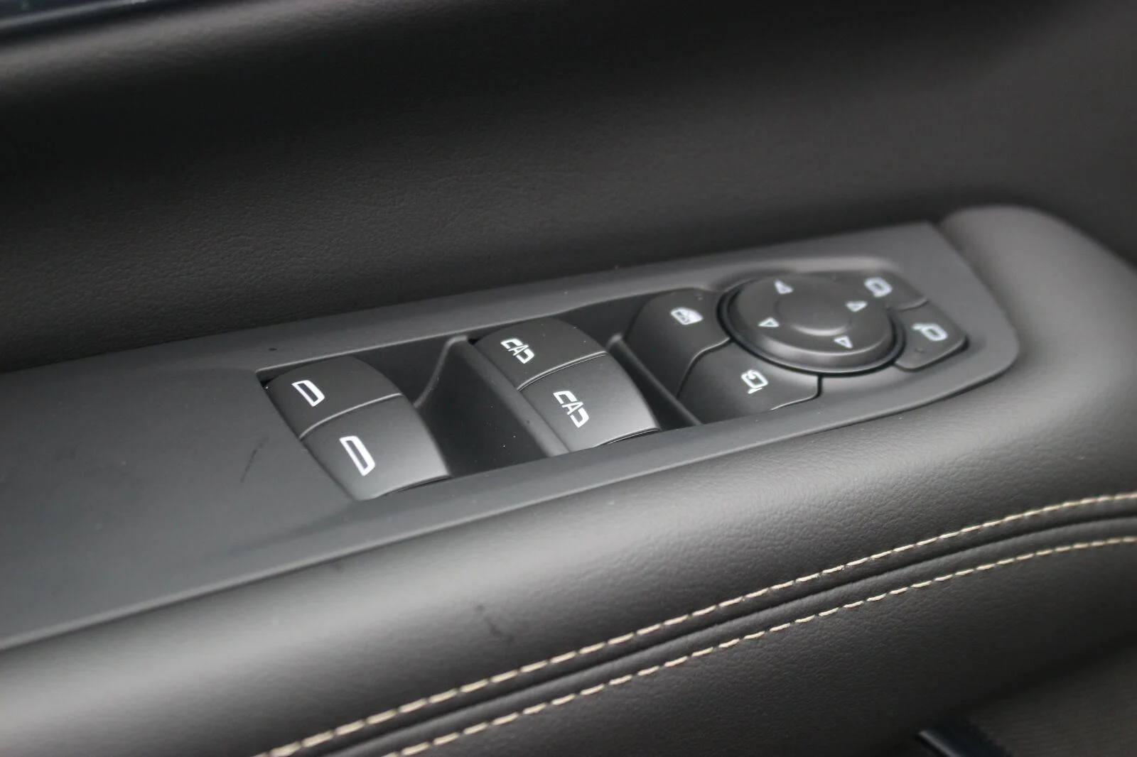 Used 2026 Onyx Black GMC Elevation image 18