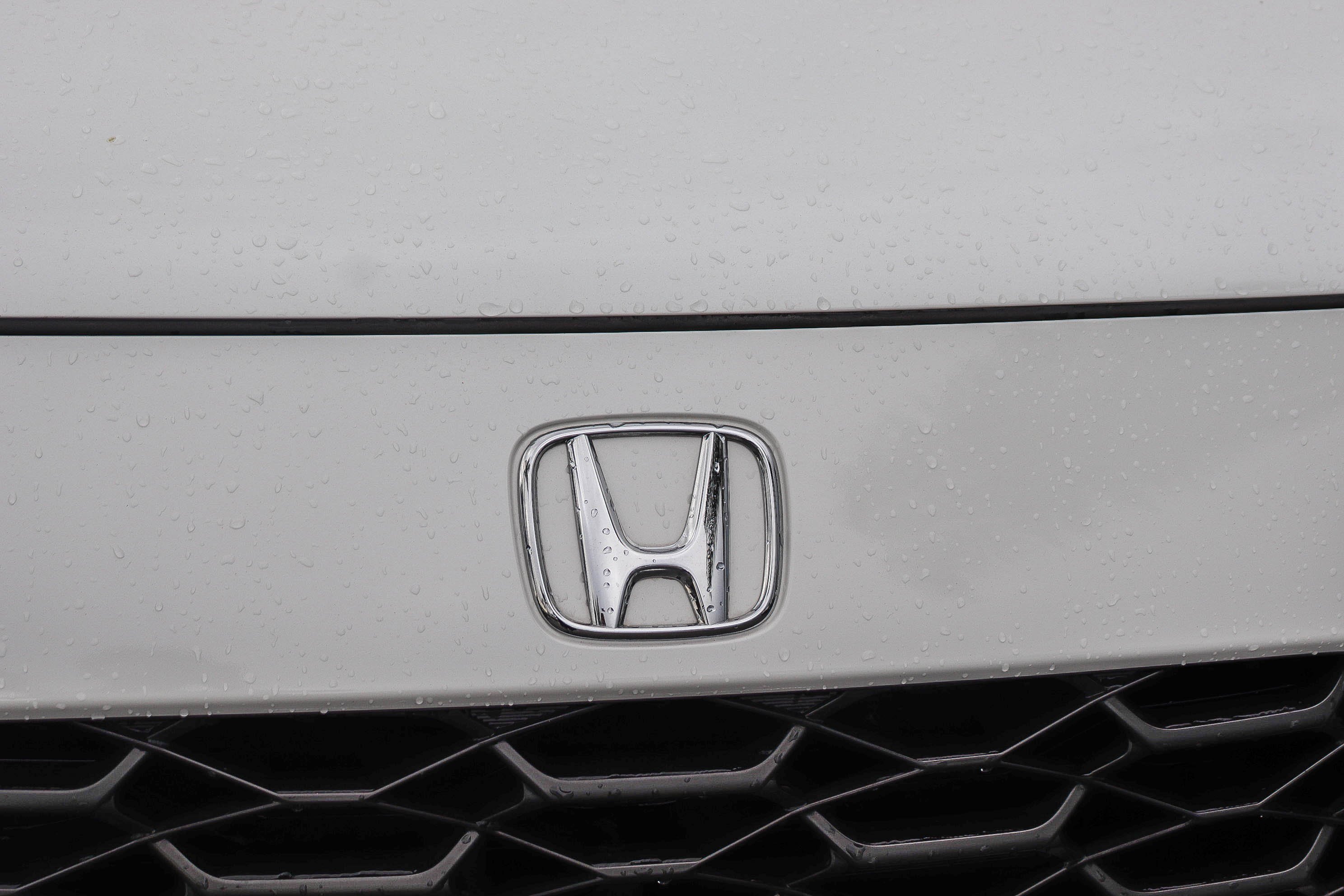 Certified Used 2024 Platinum White Pearl Honda LX image 4
