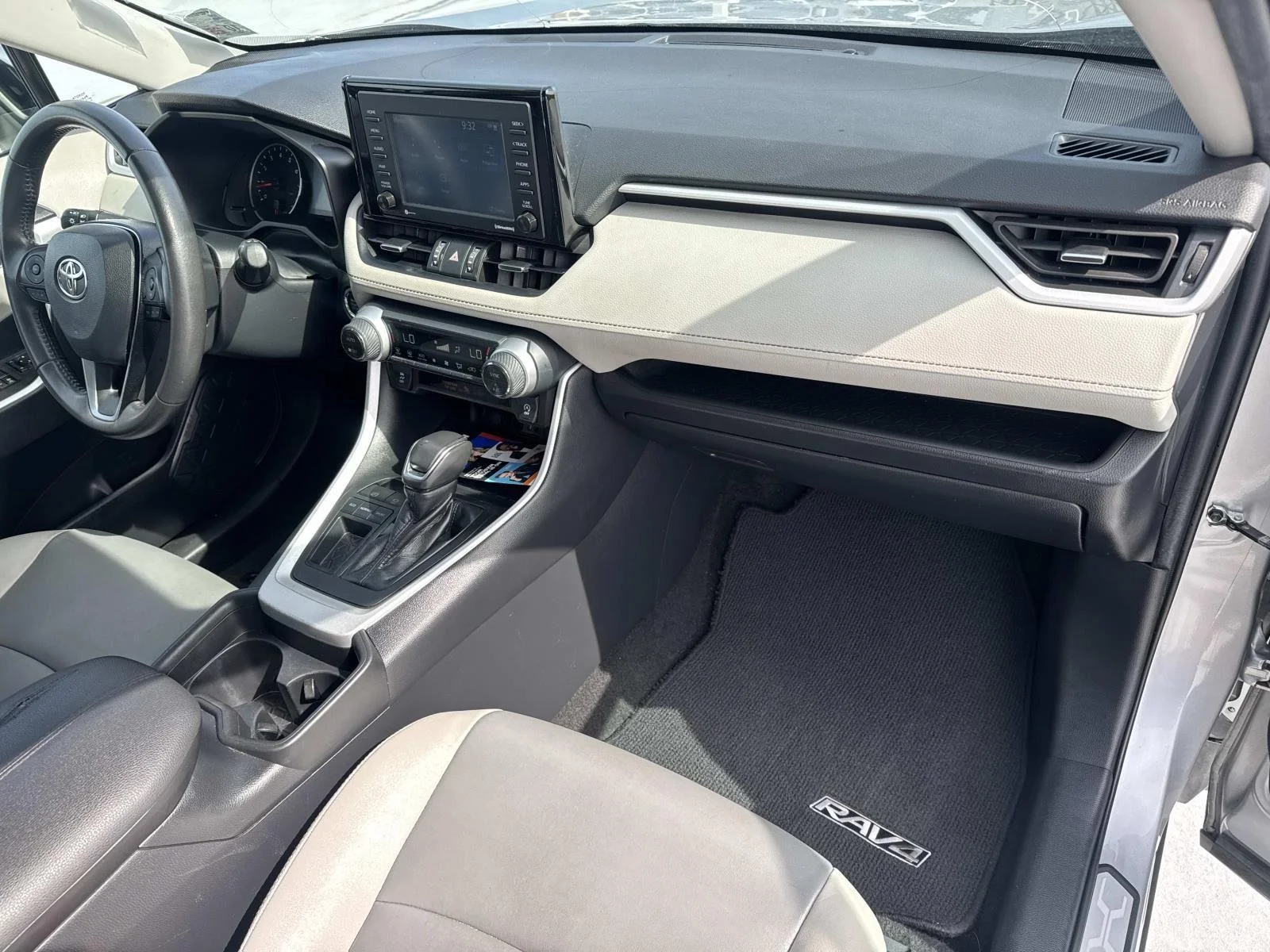 Used 2021 Silver Sky Metallic Toyota XLE Premium image 13