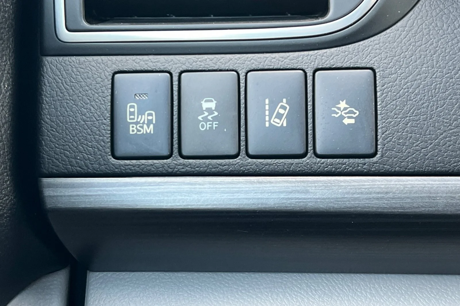 Used 2017 Celestial Silver Toyota Hybrid XLE image 28