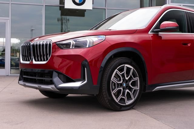 New 2027 Vegas Red Metallic BMW xDrive28i image 6