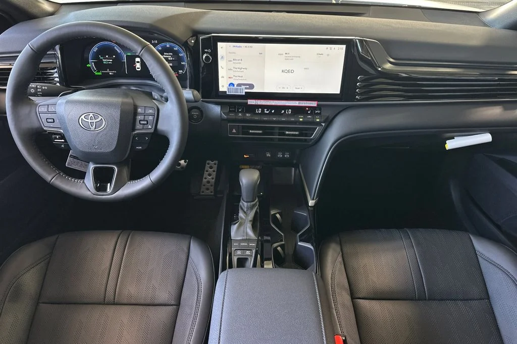New 2026 Wind Chill Pearl with Midnight Black Metallic roof <sup>1</sup> Toyota  XSE image 13