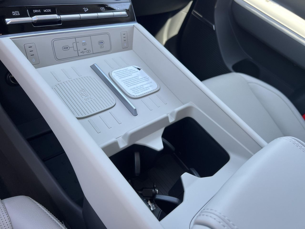 New 2026 Serenity White Hyundai Limited 6P image 28