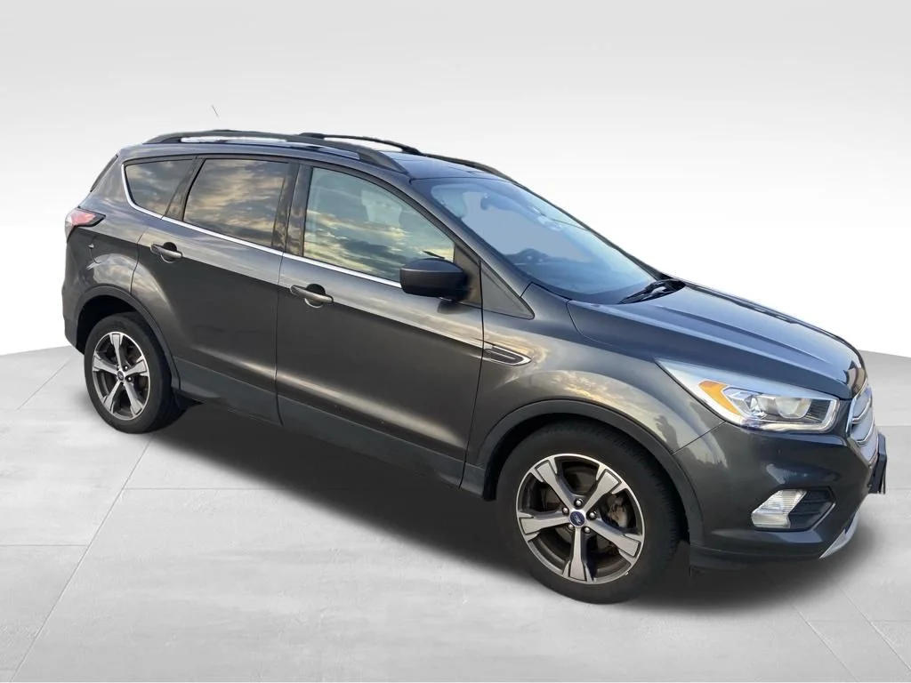 Used 2018 Gray Ford SEL image 8