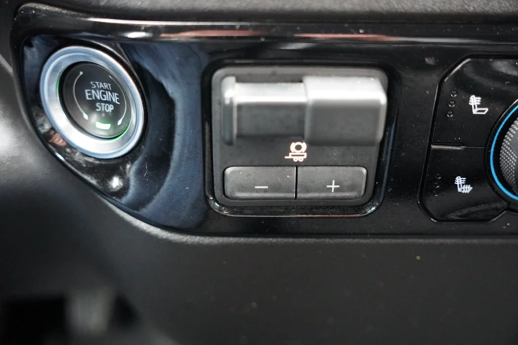 Certified Used 2025 Summit White Chevrolet LT image 30