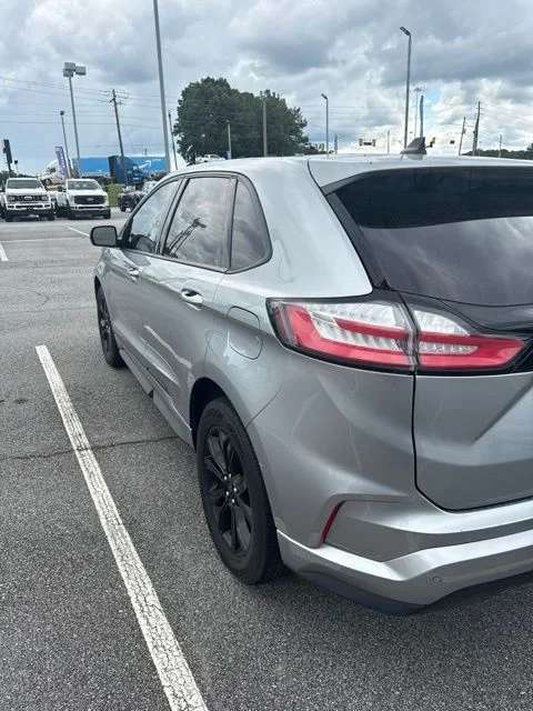 Used 2023 Silver Ford SE image 3