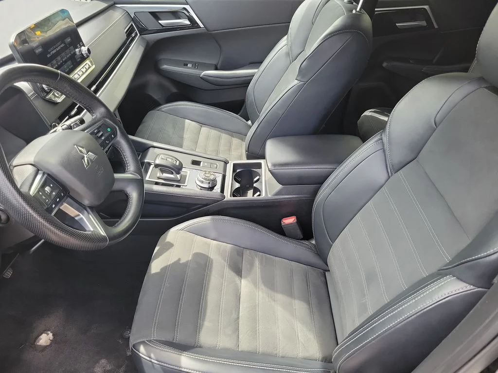 Used 2024  Mitsubishi SE image 18