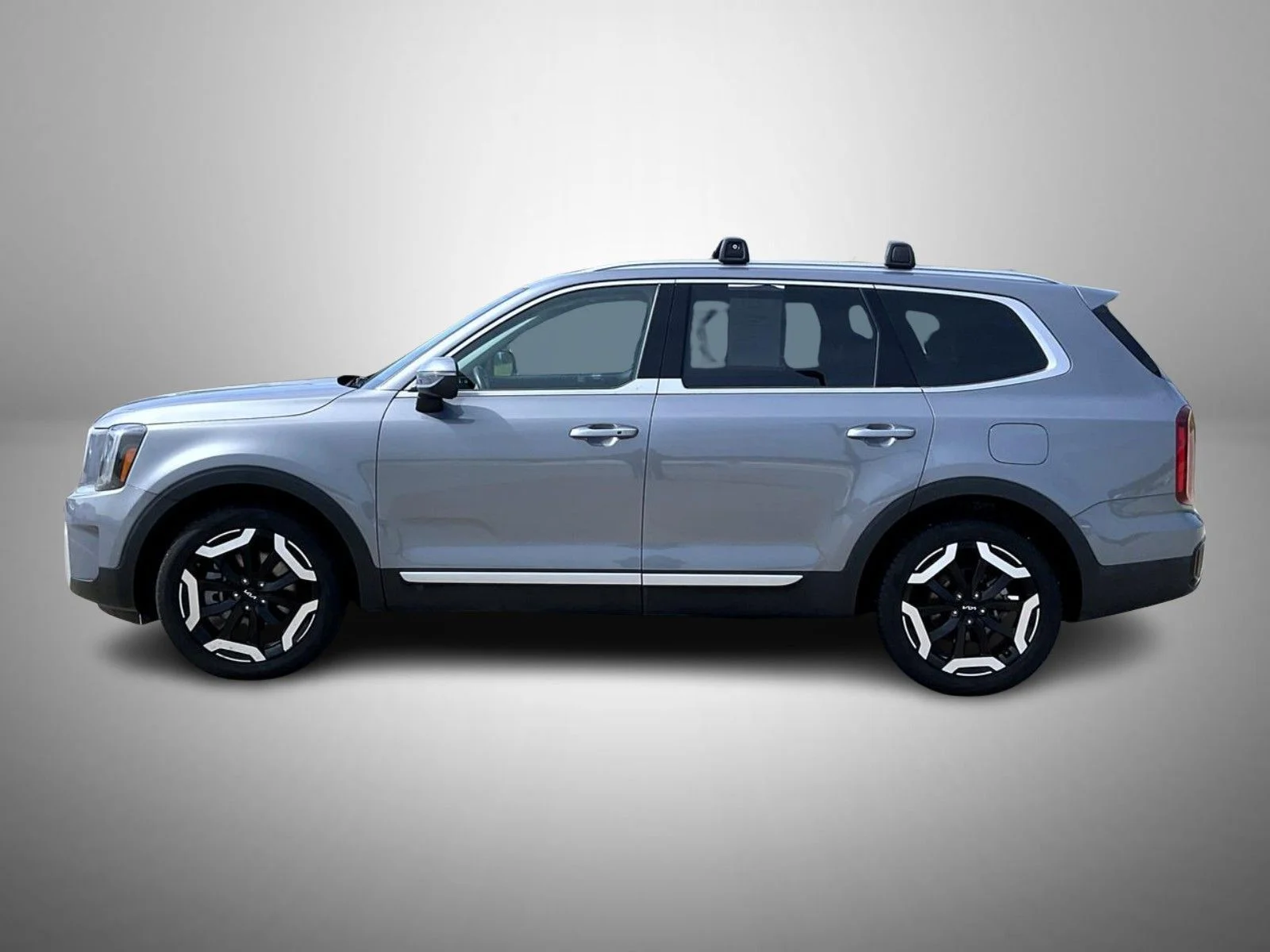 Used 2025 Silver Kia S image 8