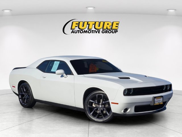 Used 2021 White Dodge SXT image 1