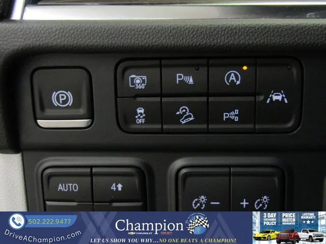 Used 2025 Iridescent Pearl Tricoat Chevrolet Premier image 32