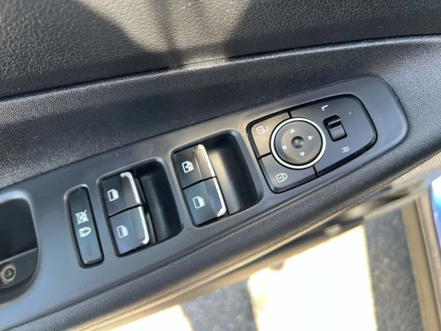 Used 2019 Blue Hyundai SE image 30