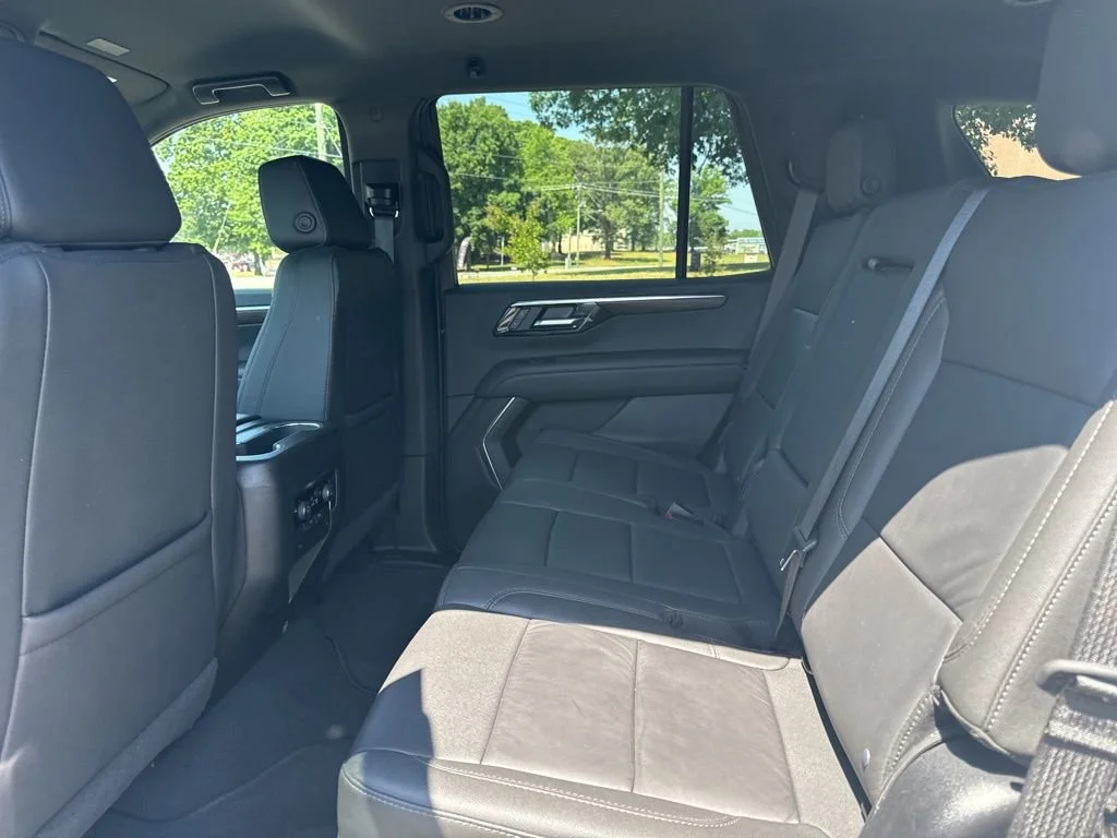 Used 2025 Summit White Chevrolet LT image 12