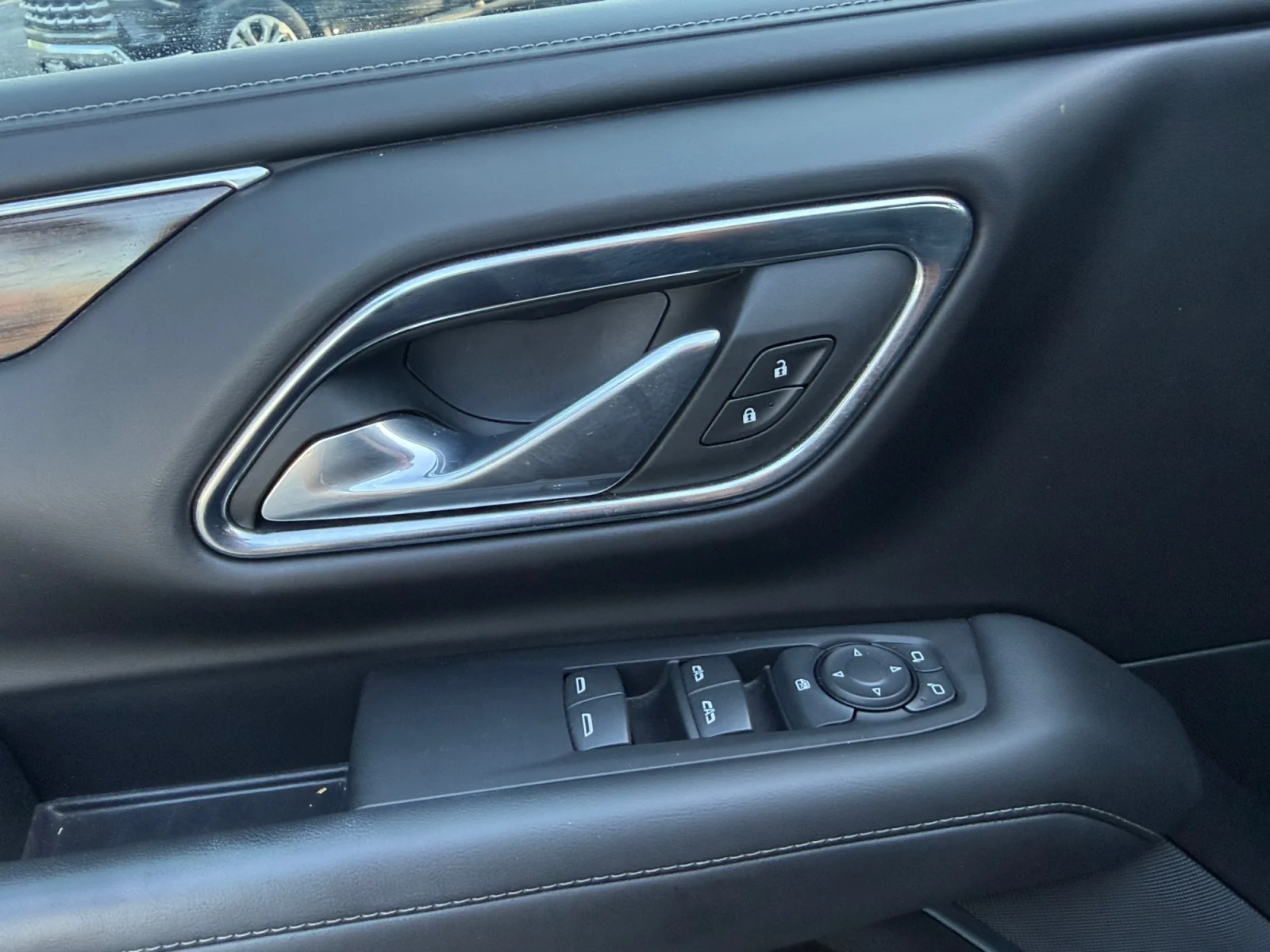 Used 2024 Sterling Metallic GMC SLE image 11