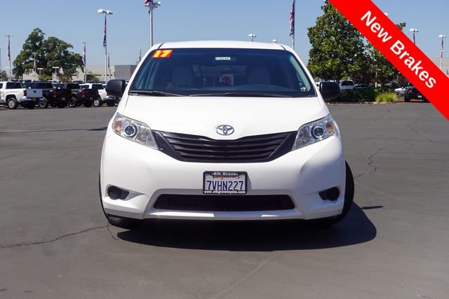 Used 2017 White Toyota L image 3