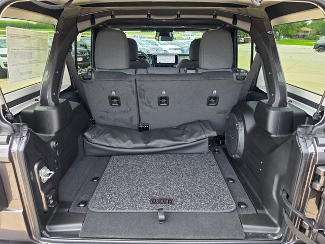 New 2026 Granite Crystal Metallic Clearcoat Jeep 85th Anniversary image 11