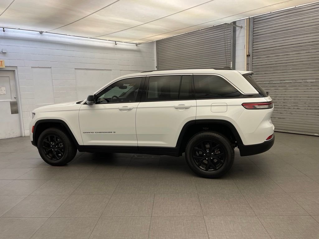 Certified Used 2023 White Jeep Limited image 13