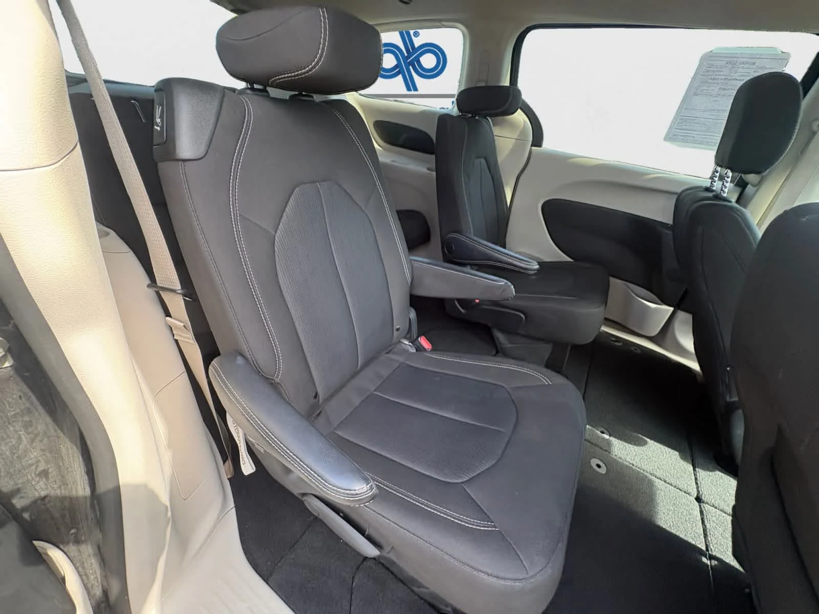 Used 2023 Brilliant Black Crystal Pearlcoat Chrysler LX image 23