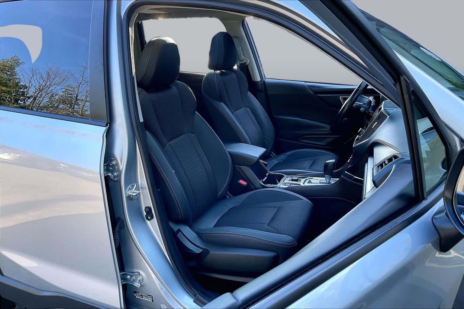 Used 2024 Ice Silver Metallic Subaru Premium image 9