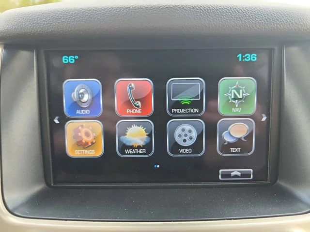 Used 2018 WHITE FROST TRICOAT GMC Denali image 25