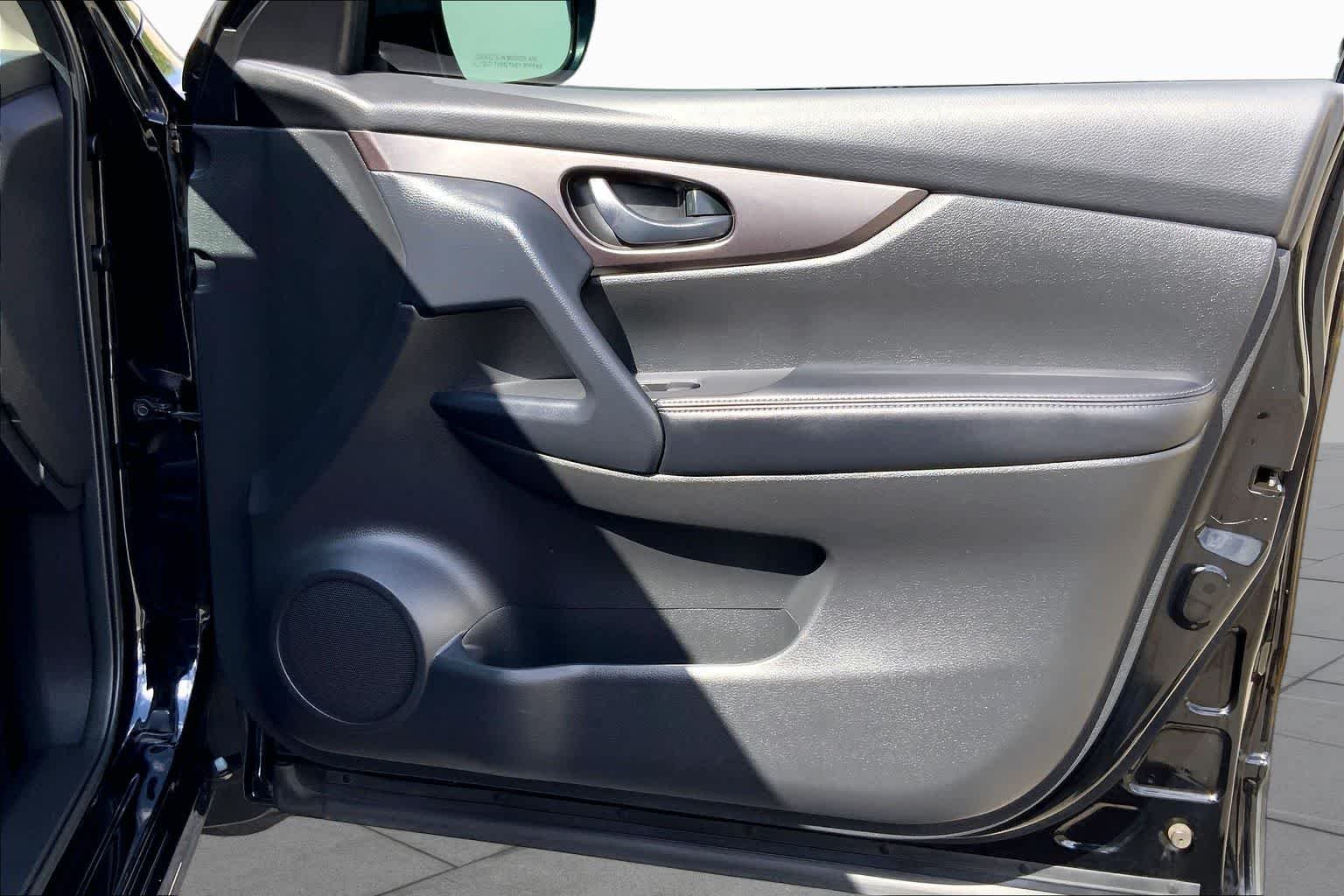 Used 2020 Magnetic Black Pearl Nissan S image 21