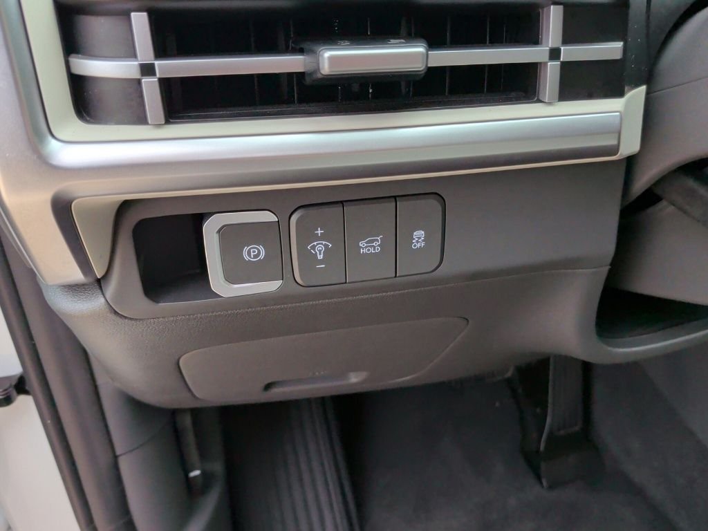 Used 2026 White Hyundai SEL image 13