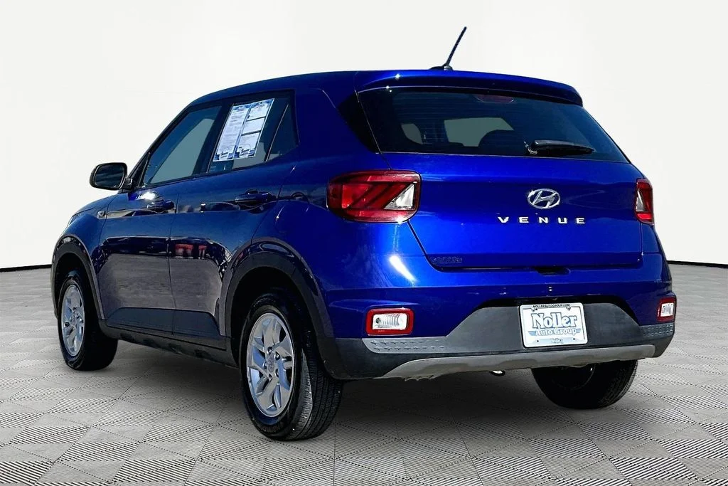 Used 2024 Intense Blue Hyundai SE image 13