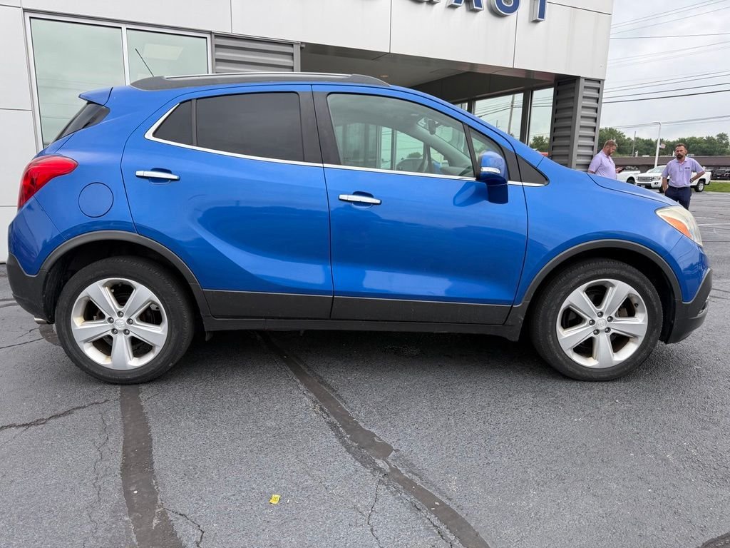 Used 2016 Brilliant Blue Metallic Buick Convenience image 3