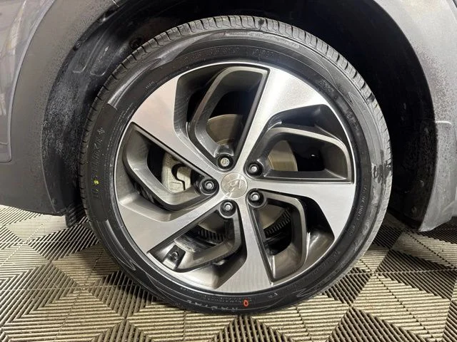 Used 2018 Gray Hyundai Value image 10